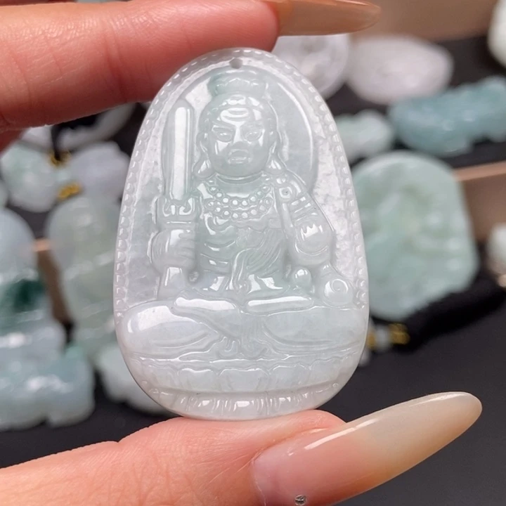 翡翠未镶嵌颈饰不动明王