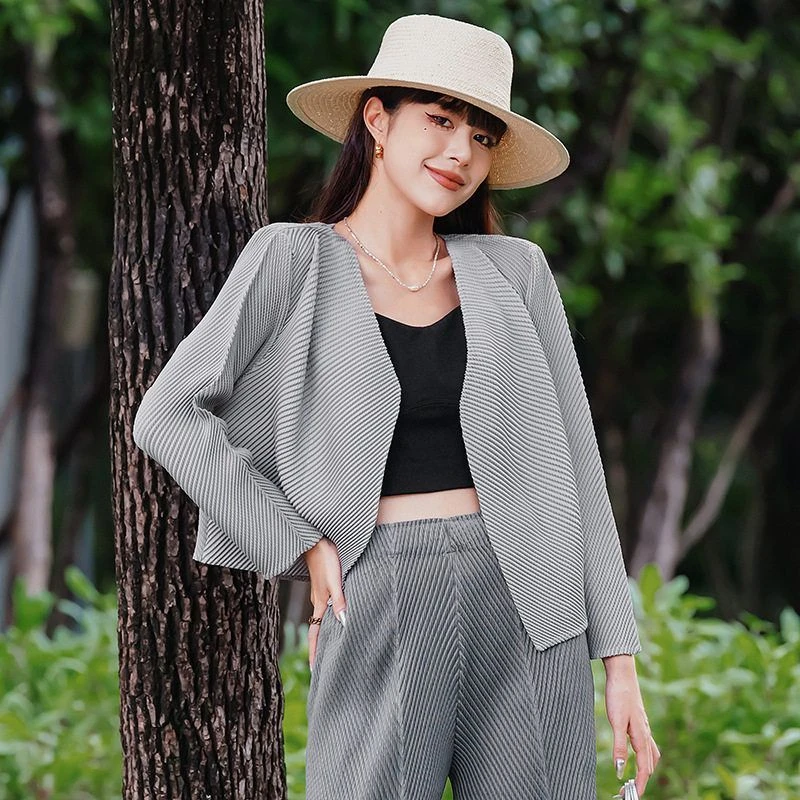 女装2025年春秋档口新款短外套蛇骨纹褶皱上衣轻奢长袖外搭开衫