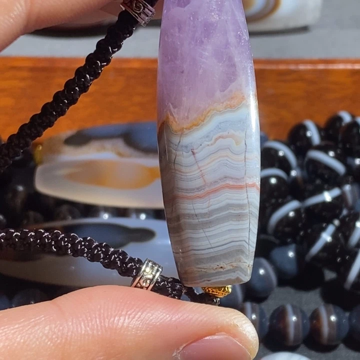 左***）玛瑙/玉髓未镶嵌颈饰