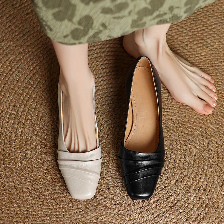 春秋款浅口牛皮单鞋女简约褶皱软底复古奶奶鞋舒适真皮低跟妈妈鞋