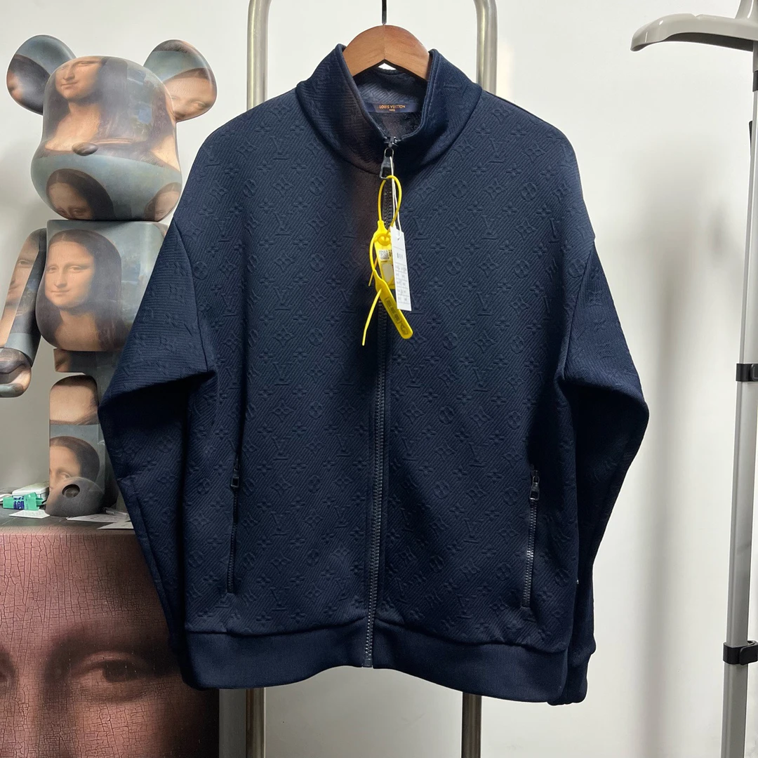 99新Louis Vuitton Lv满印浮雕外套 L2304 尺码：L 衣长69 胸围57