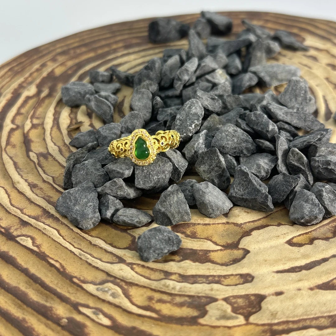 K061爆款K黄色经典时尚流行大气黄色戒指多样性发货K061