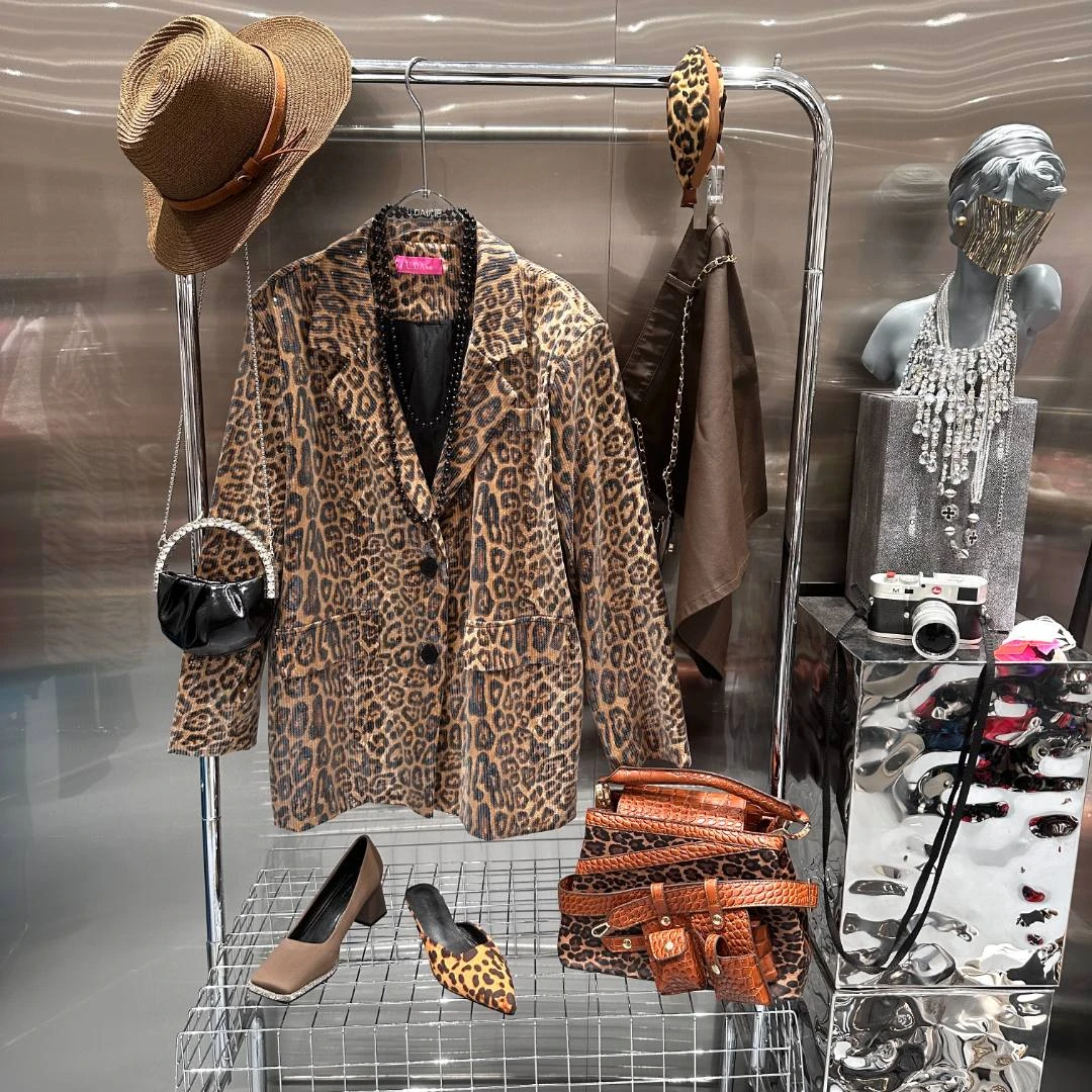 【衣多多】时尚百搭重工设计款条纹亮片西服