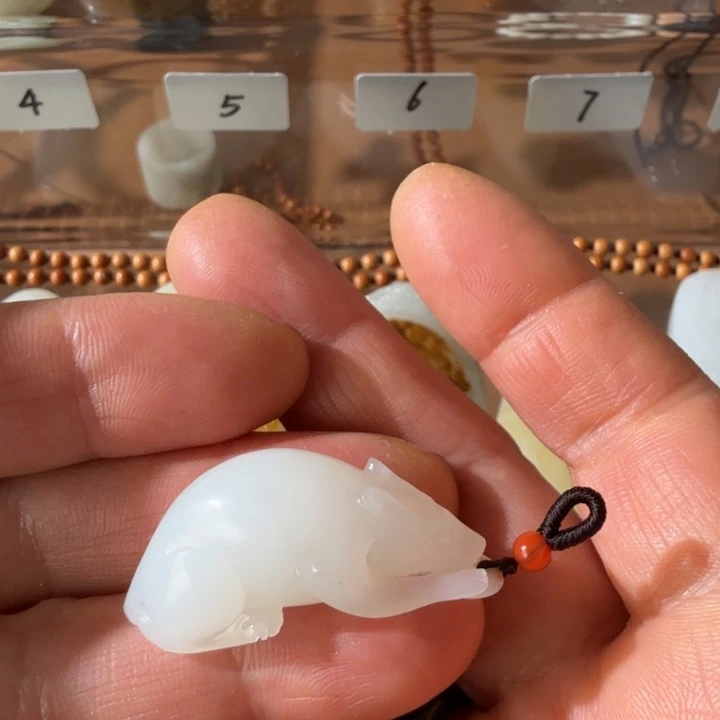 和田玉颈饰未镶嵌新疆和田羊脂白玉小老鼠