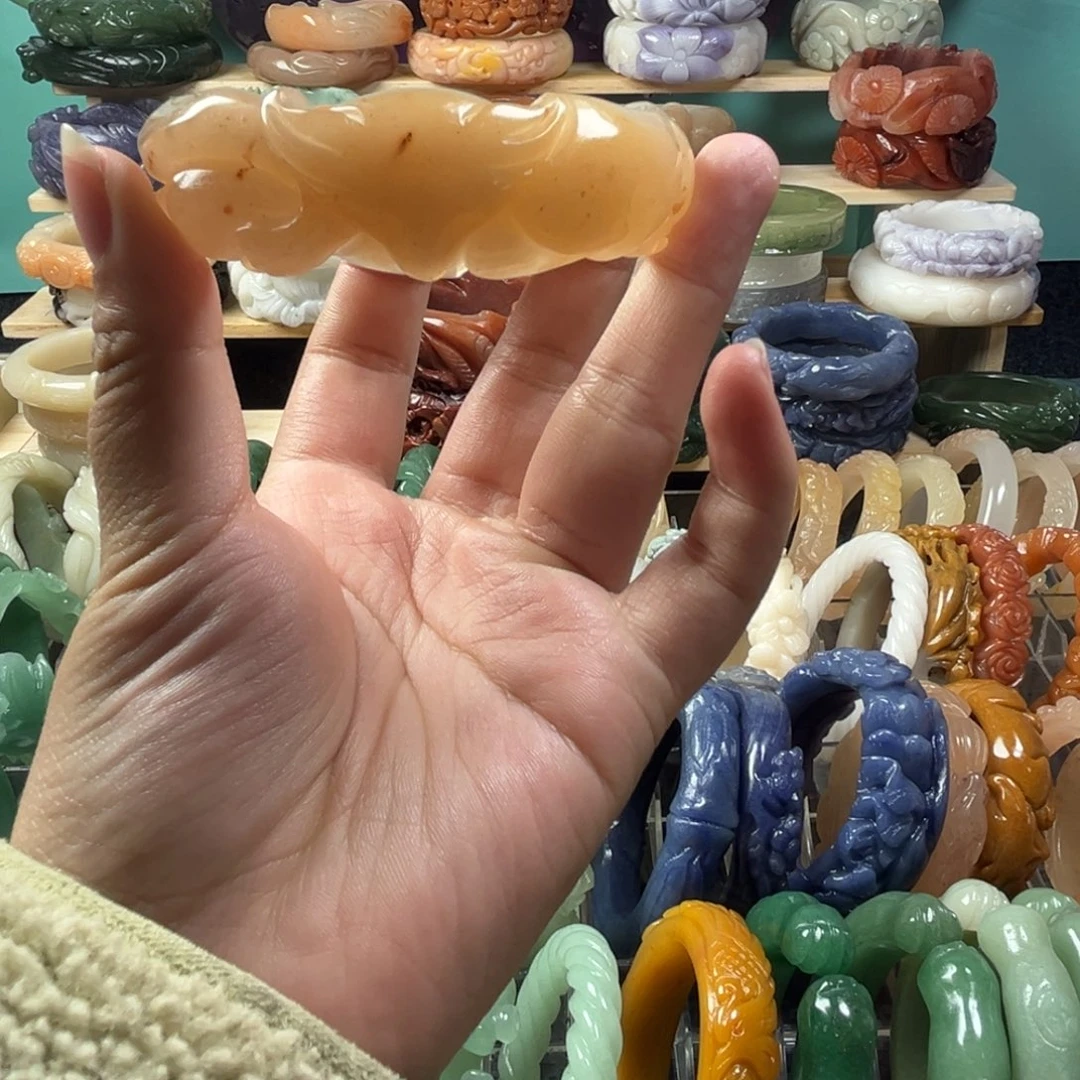 石英质玉未镶嵌雕花手镯