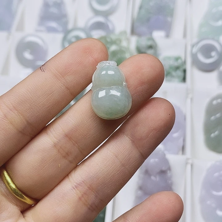 小***七翡翠未镶嵌颈饰翡翠