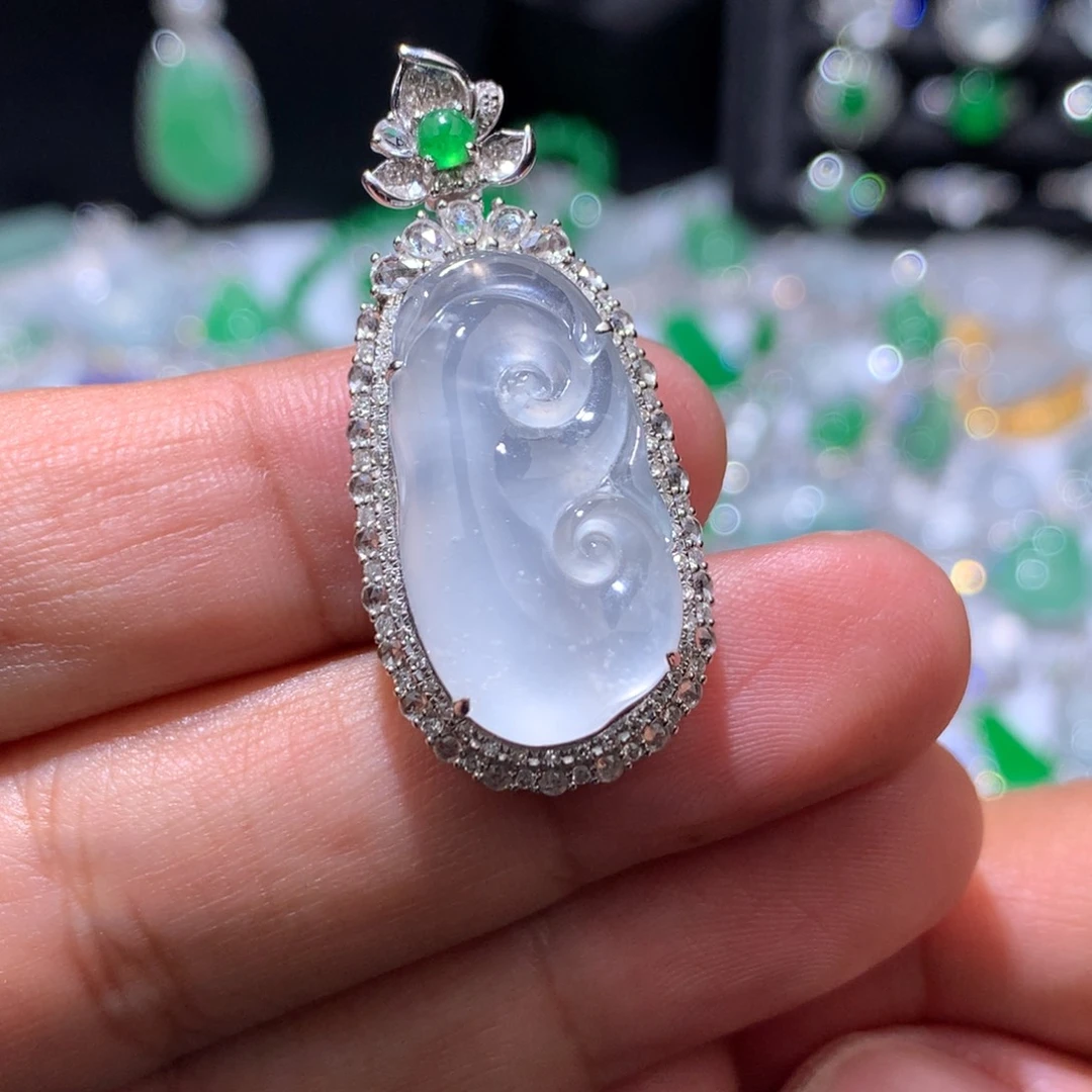 翡翠18K金镶嵌吊坠(赠链)