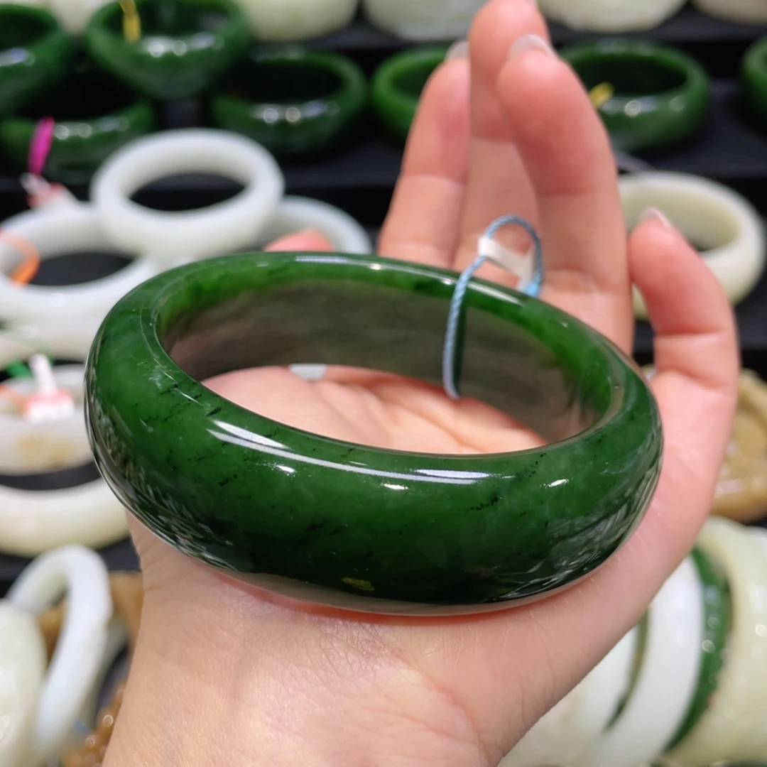未镶嵌手镯和田玉45。   圈口62