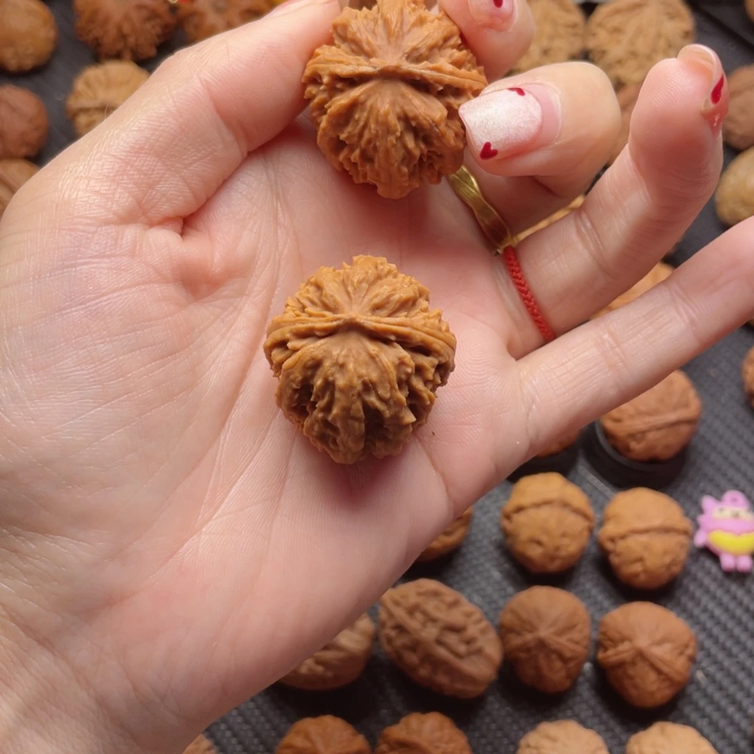 哄***咻把件文玩核桃八筋巨鼎