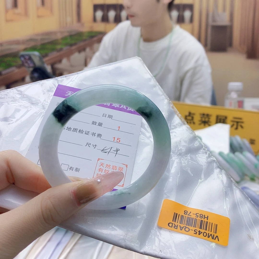 翡翠手镯未镶嵌fhhgkgjjhj