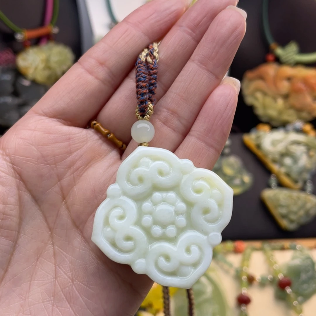 蛇纹石玉未镶嵌颈饰