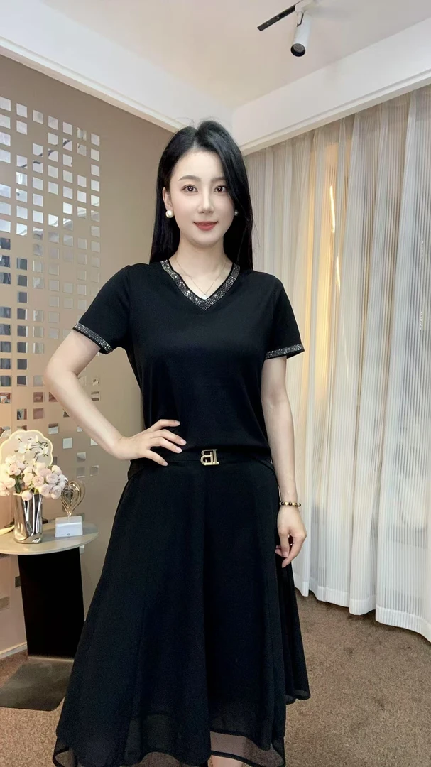 2025夏款V领纯色烫钻百搭气质精品洋气时尚减龄显瘦短袖小衫T恤