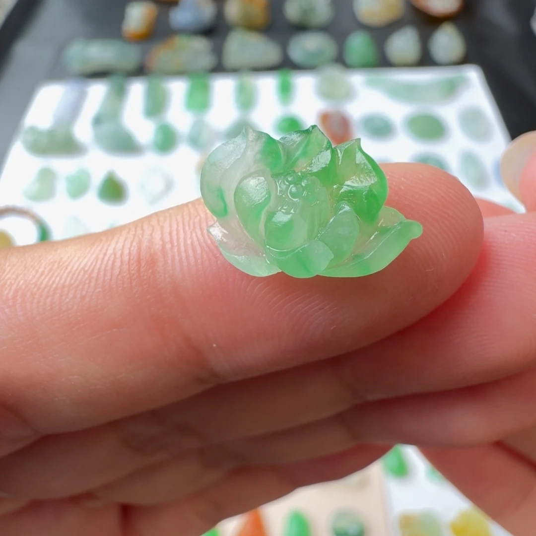 未镶嵌定制翡翠冰阳绿莲花