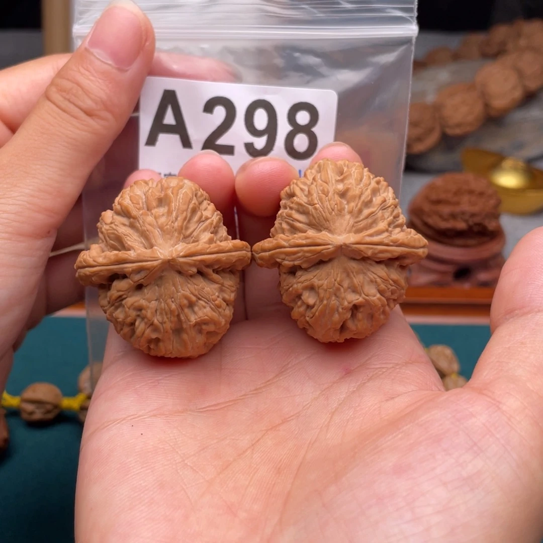 文玩核桃吊坠38尺白狮子