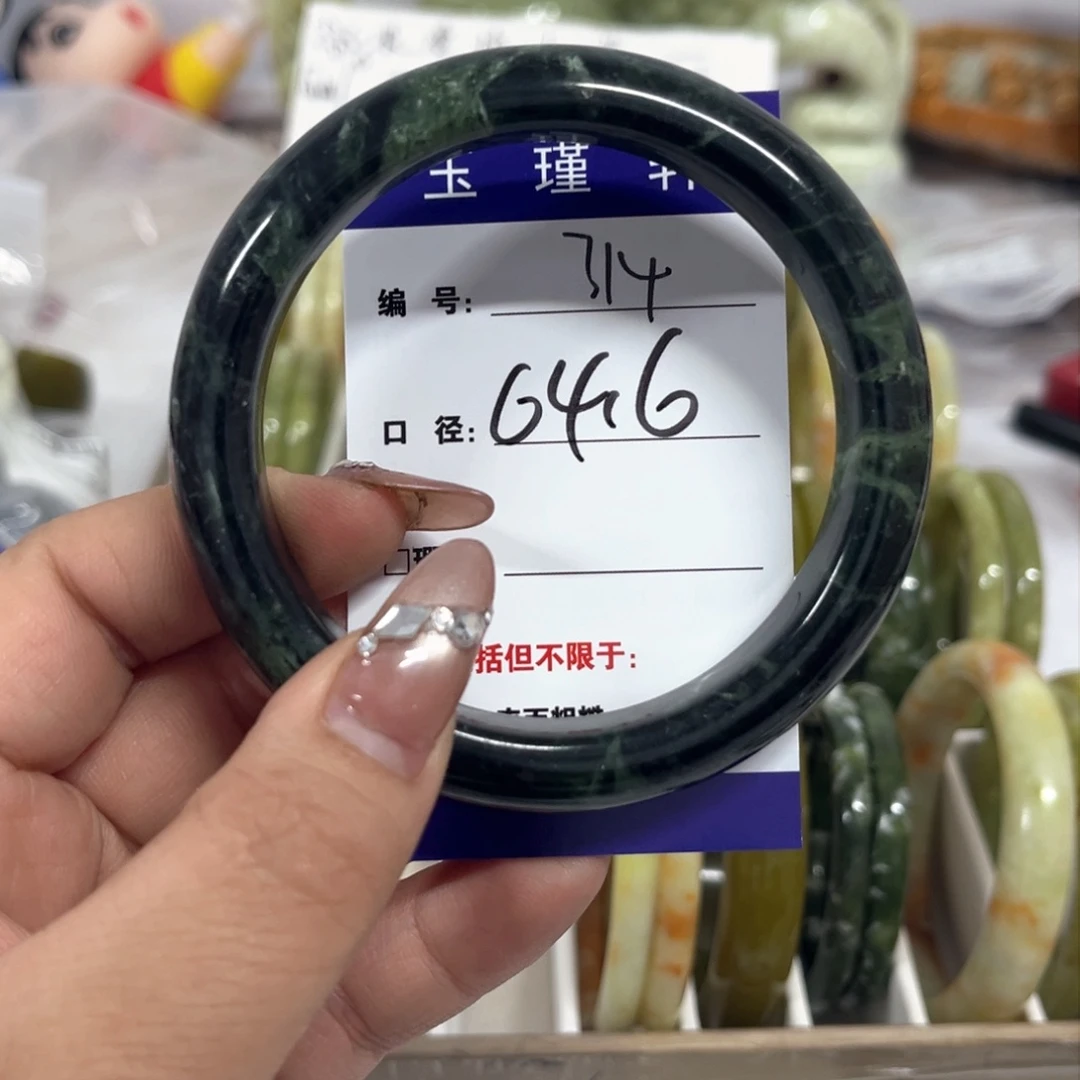 蛇纹石玉手镯未镶嵌