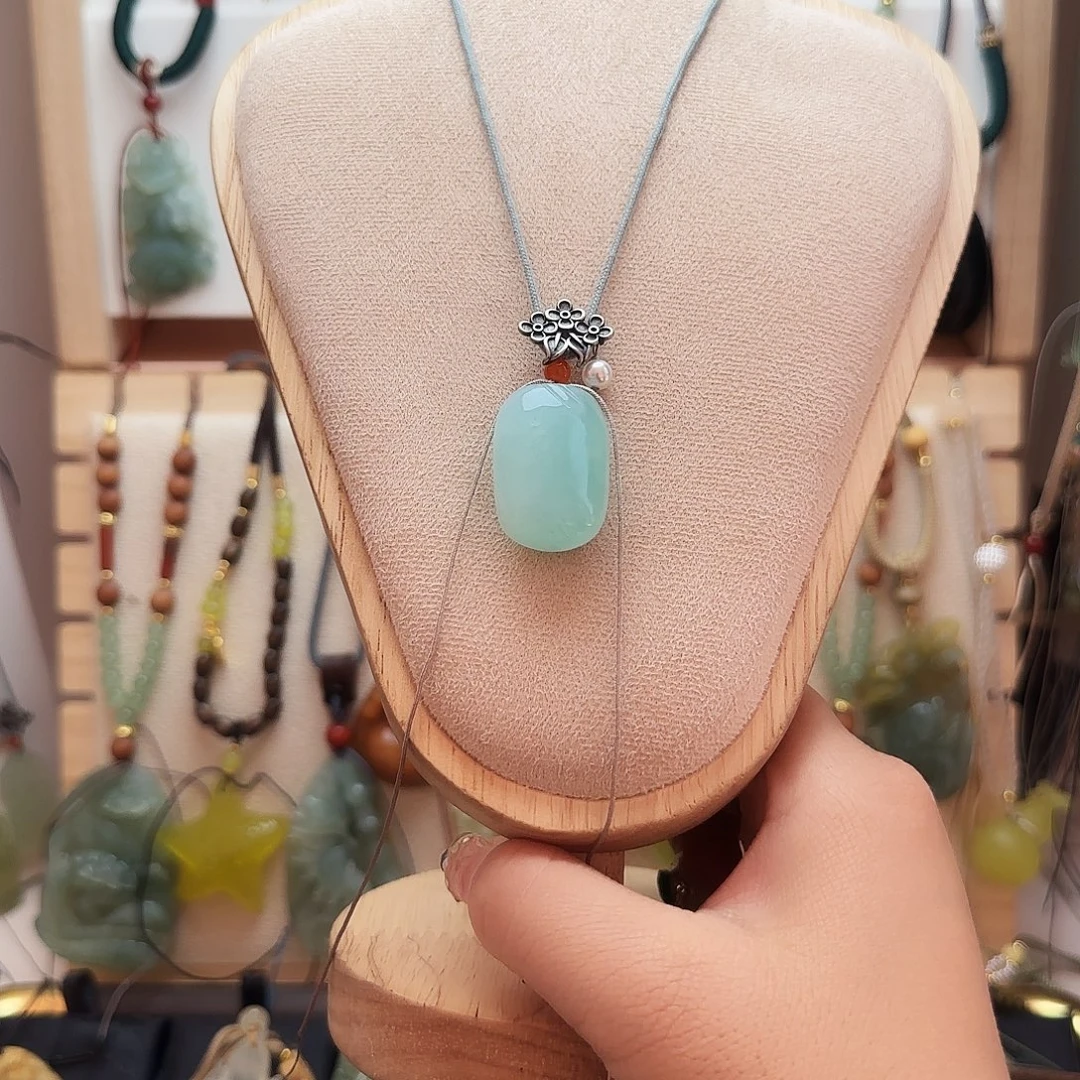 柠***悦蛇纹石玉合金颈饰