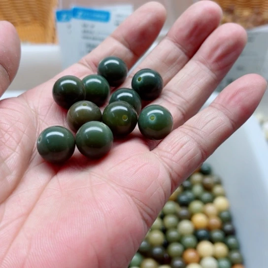 白玉菩提吊坠精品13帝王绿圆珠50颗