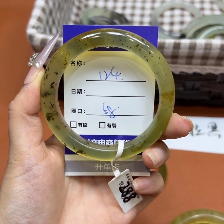 未镶嵌岫玉手镯天然