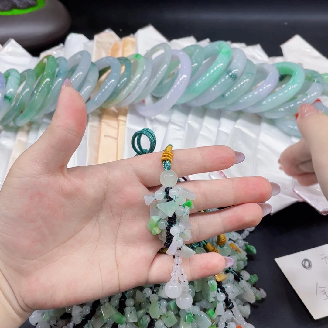 【闪购商品】翡翠挂件未镶嵌阿**超
