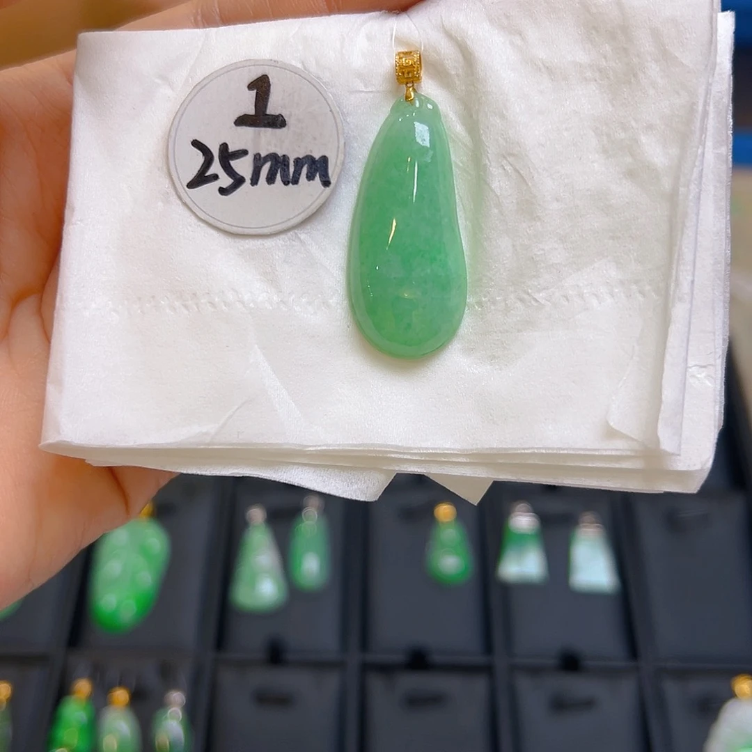 翡翠颈饰18K金镶嵌翡翠