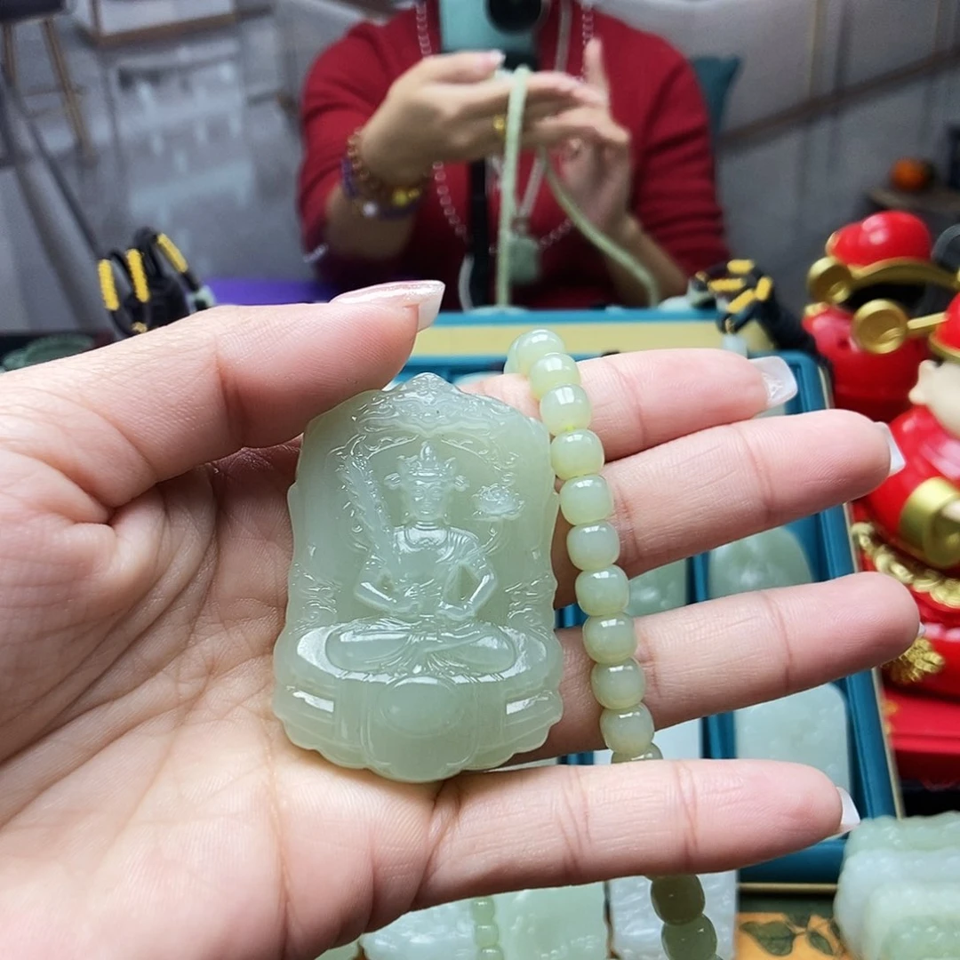 和田玉颈饰未镶嵌不**雨