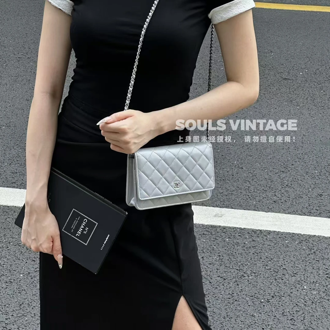 95新 Chanel/香奈儿 银色 珠光羊皮 经典woc链条包/699700203