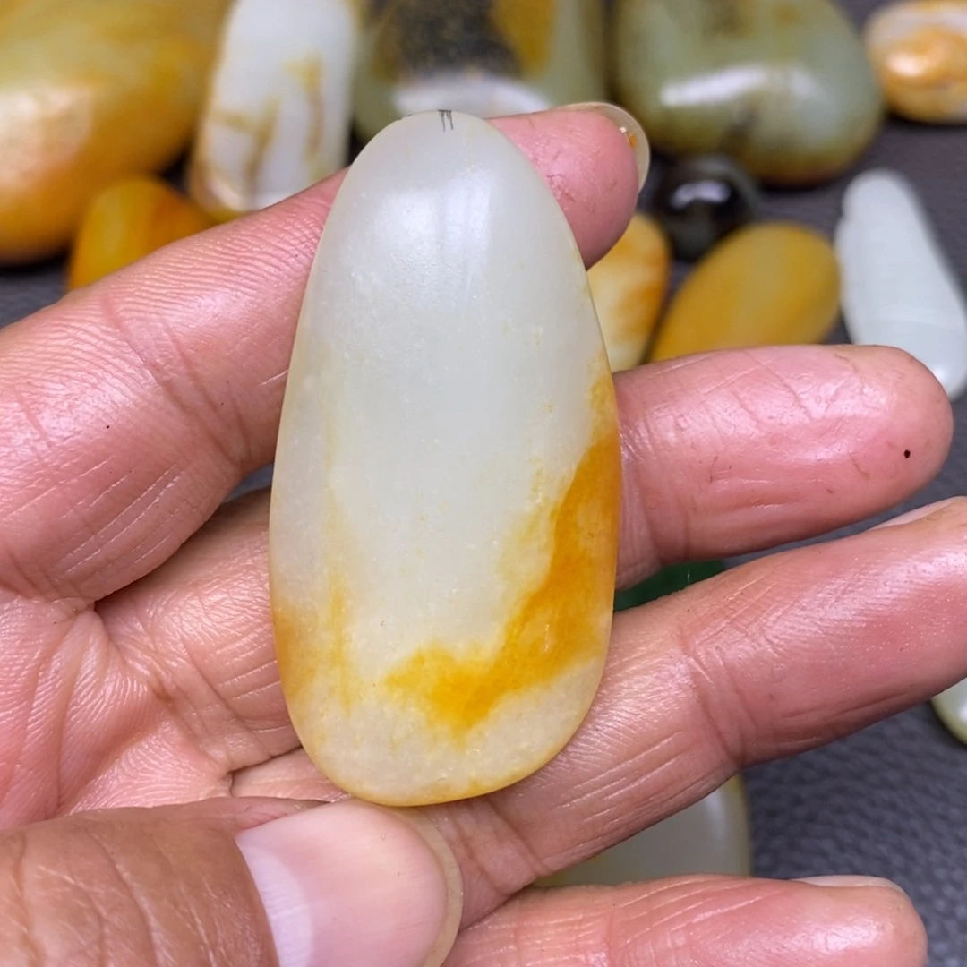 和田玉挂件未镶嵌君**梅