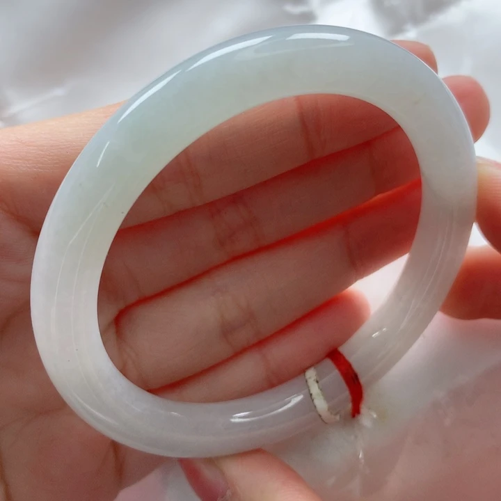 翡翠手镯未镶嵌原1380！冰白月光圆条细腻纹明显包容53