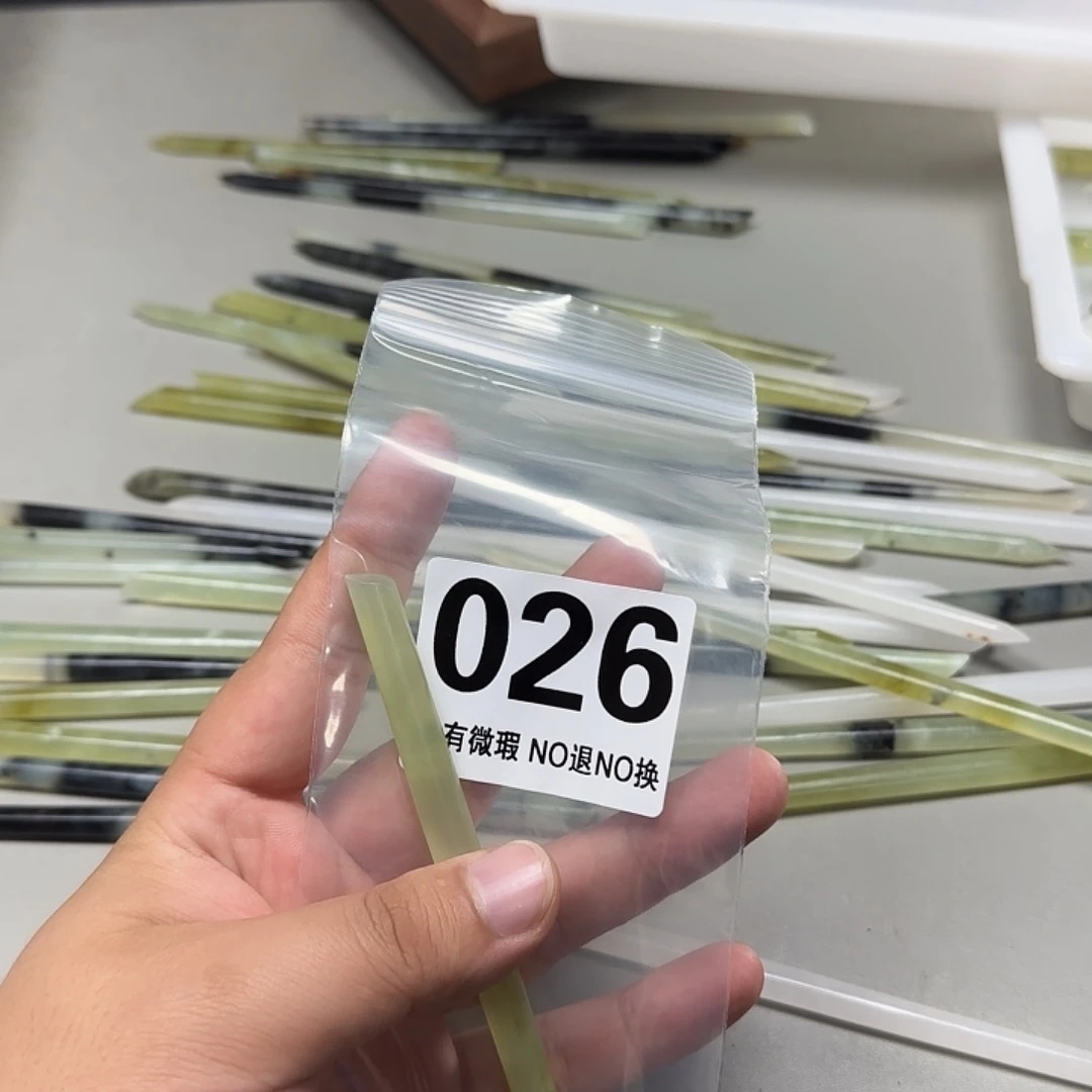 贝***卡蛇纹石玉合金发饰