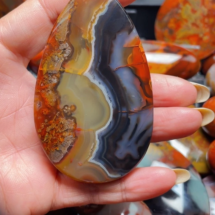 玛瑙/玉髓战国玛瑙挂件未镶嵌月**泉