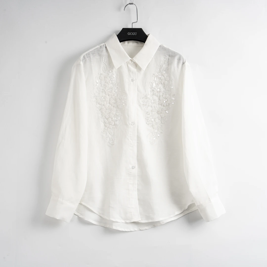 白色娃娃领刺绣亮片上衣-21027