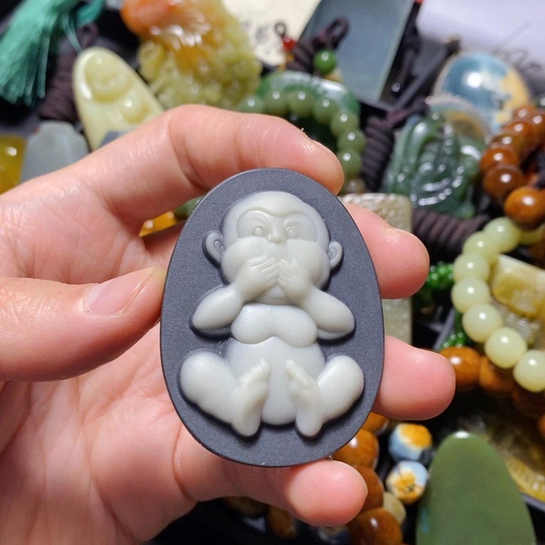 蛇纹石玉未镶嵌颈饰