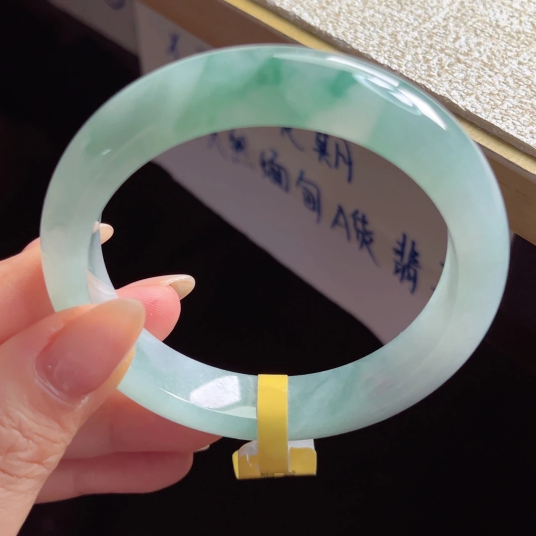未镶嵌手镯翡翠手镯