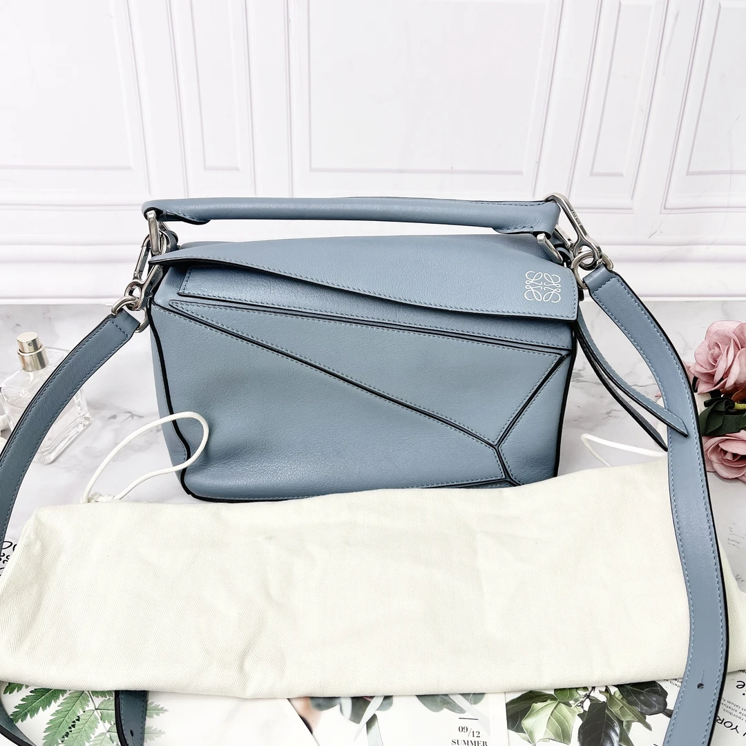 95新 LOEWE/罗意威 loewe/罗意威蓝色牛皮puzzle变形包