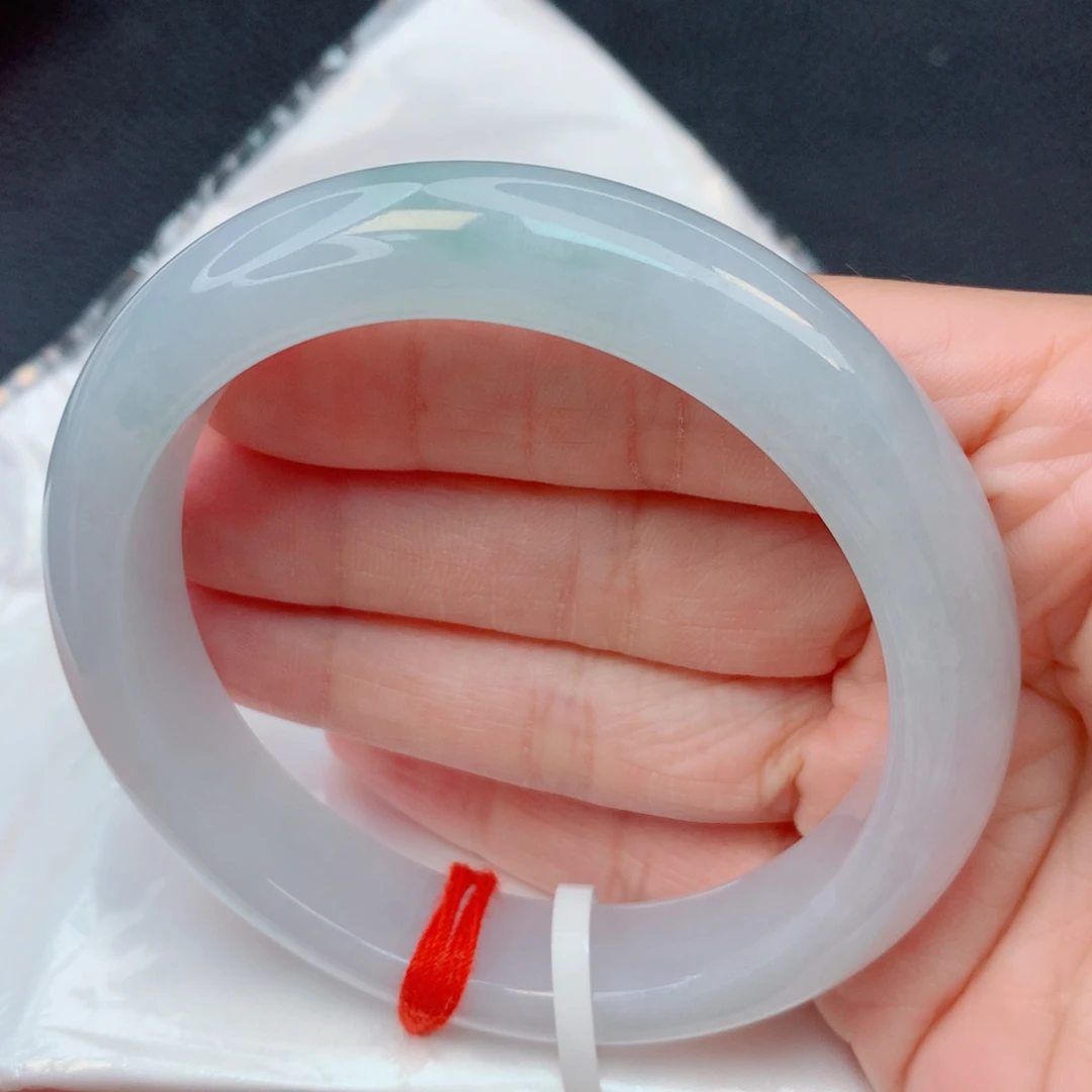 翡翠未镶嵌手镯60圈 细糯化浅蓝底飘绿花