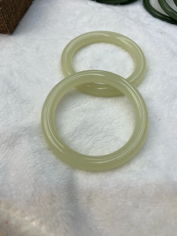 586蜂蜜水胖圆天然和田玉手镯-天然珠宝发货多样性