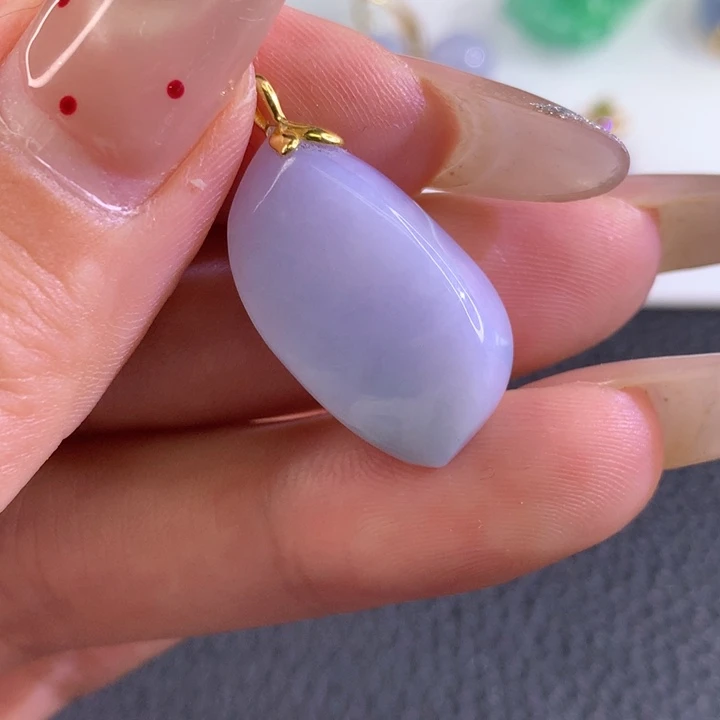 翡翠18K金镶嵌颈饰翡翠