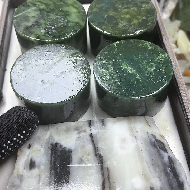 和田玉（糖玉）和田玉边角料9K金镶嵌用****6