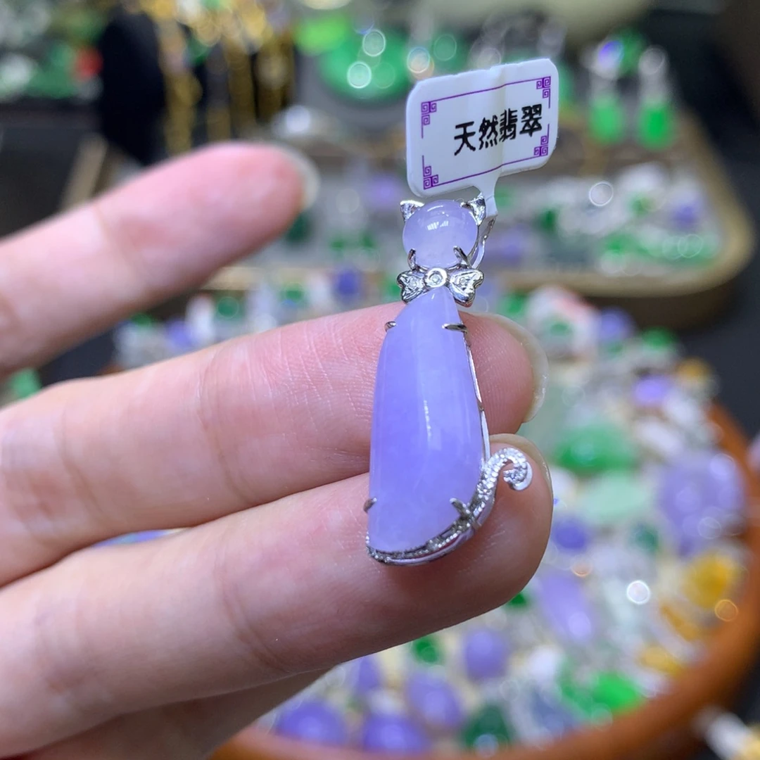 颈饰18K金镶嵌翡翠