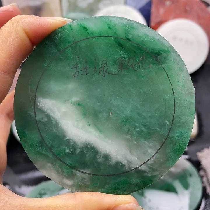 石英质玉未镶嵌手镯定制