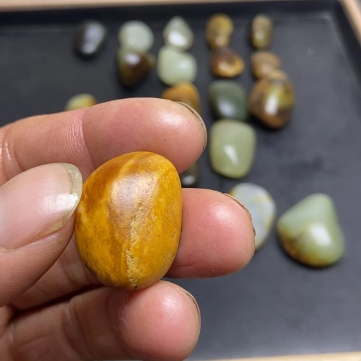 美***然和田玉（糖玉）未镶嵌珠宝奇石