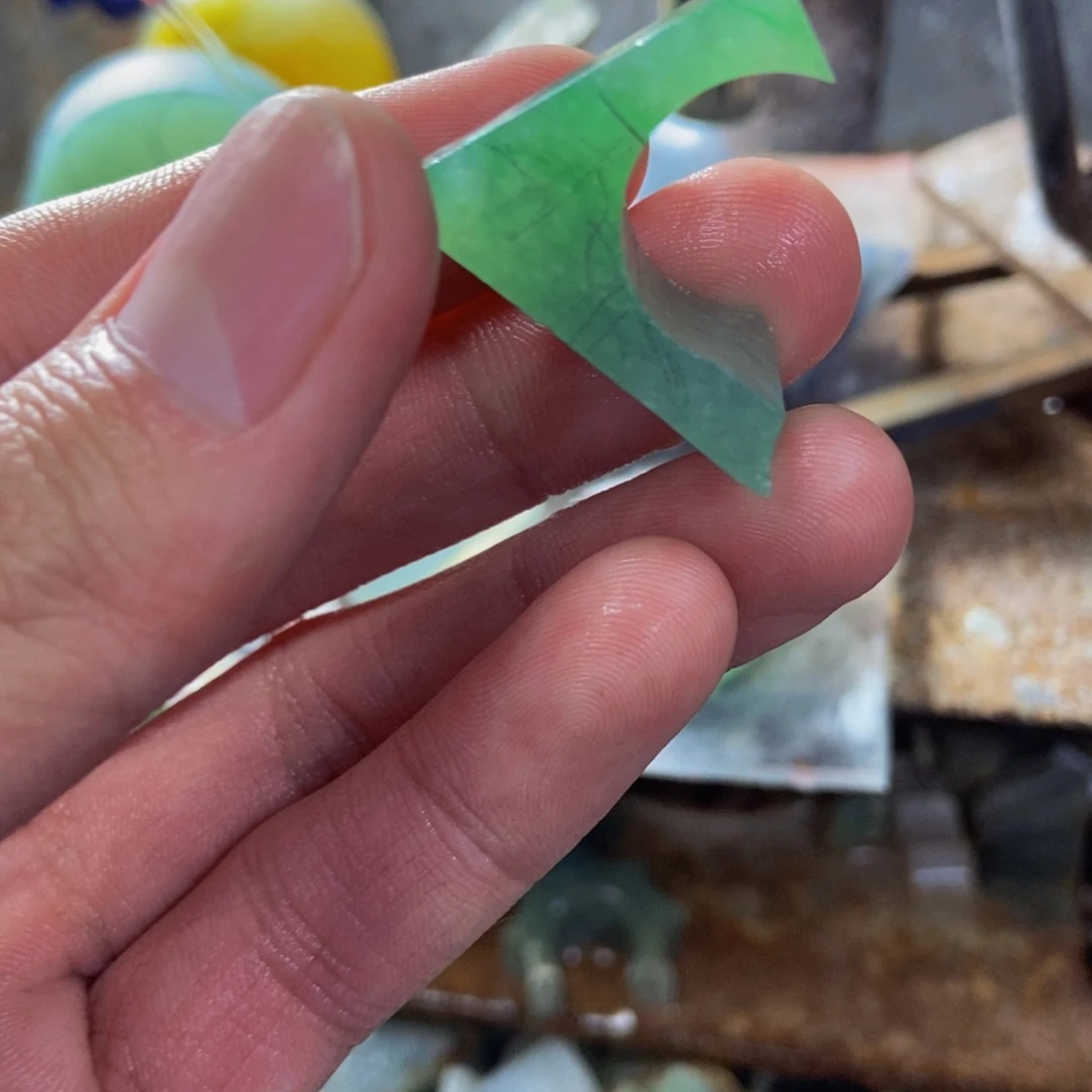 翡翠挂件未镶嵌回****?