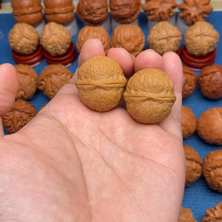 文玩核桃把件蛇皮球