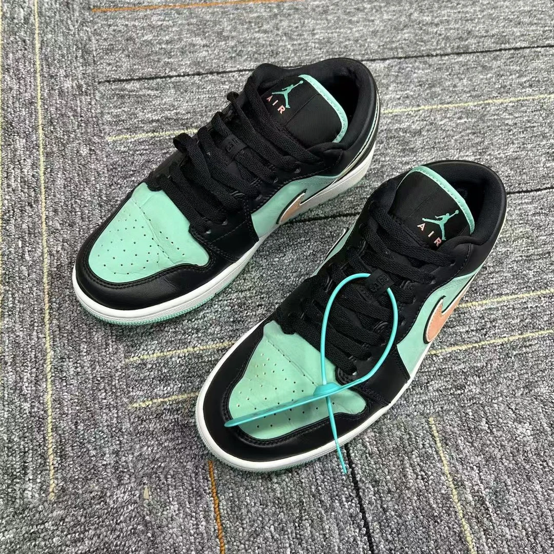 41码 AJ1 黑蒂芙尼 复古篮球鞋/参考价1019