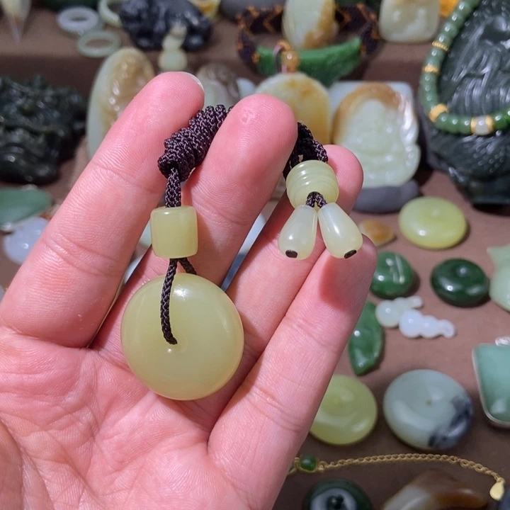 未镶嵌和田玉把件