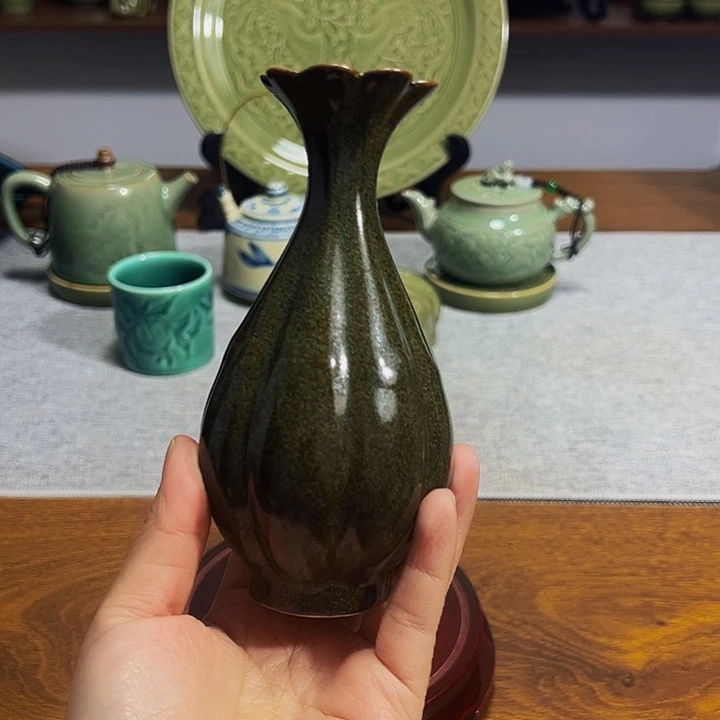 耀州窑茶叶末釉小花瓶1只