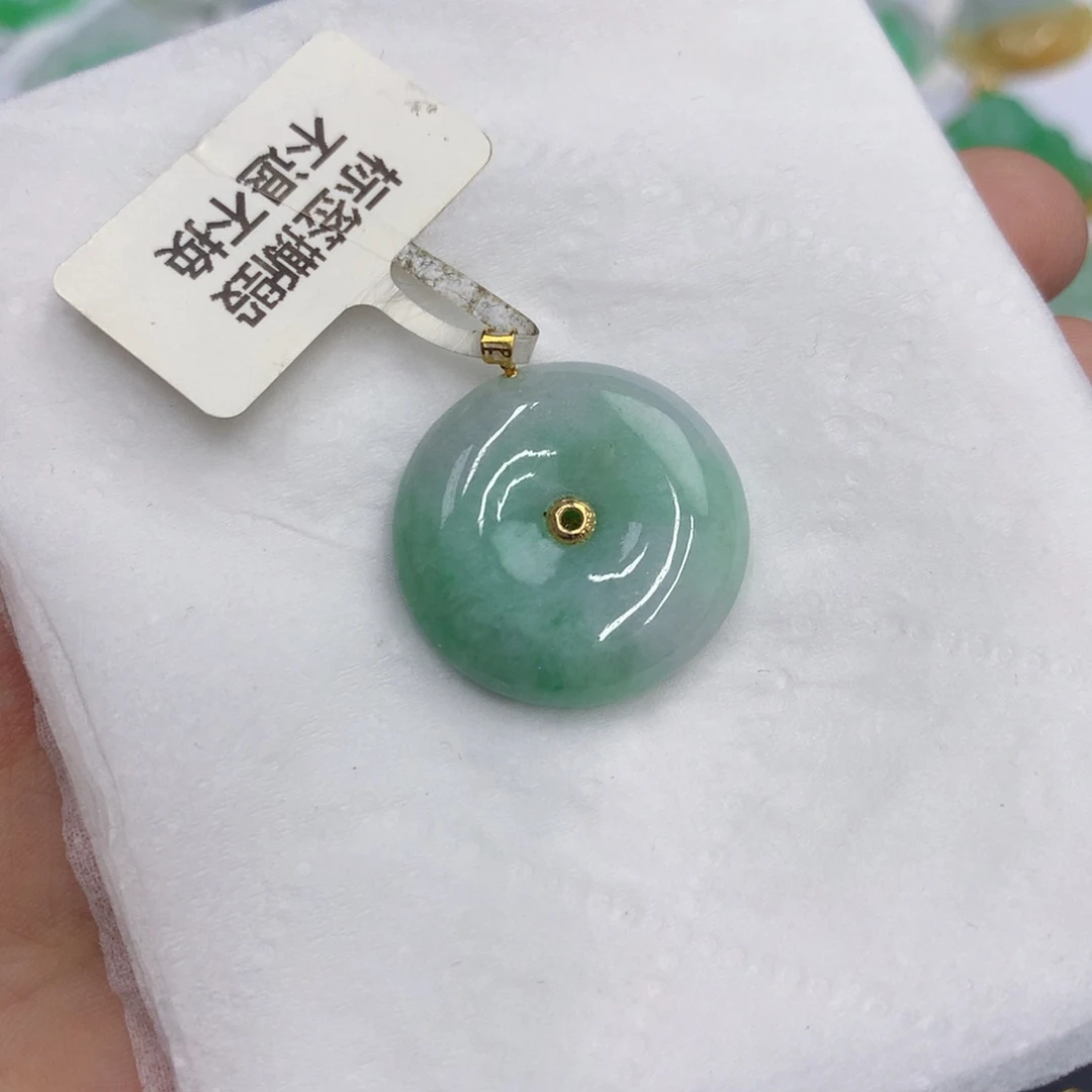 翡翠18K金镶嵌颈饰翡翠