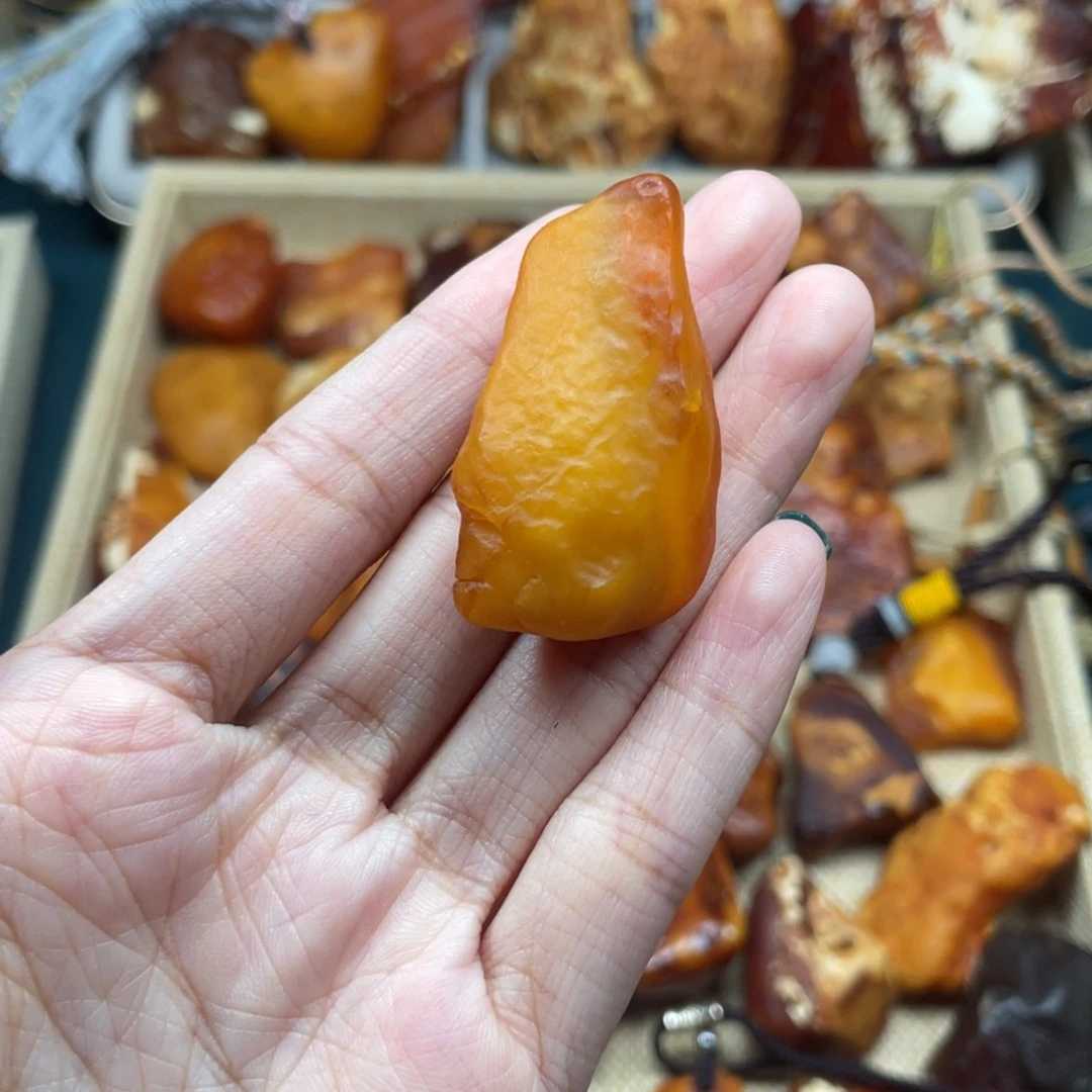 琥珀未镶嵌珠宝奇石