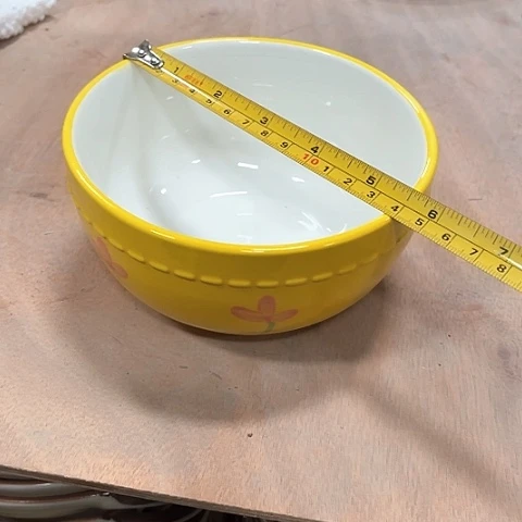 微瑕，不明火，口径14厘米，高度7，4个外黄内白