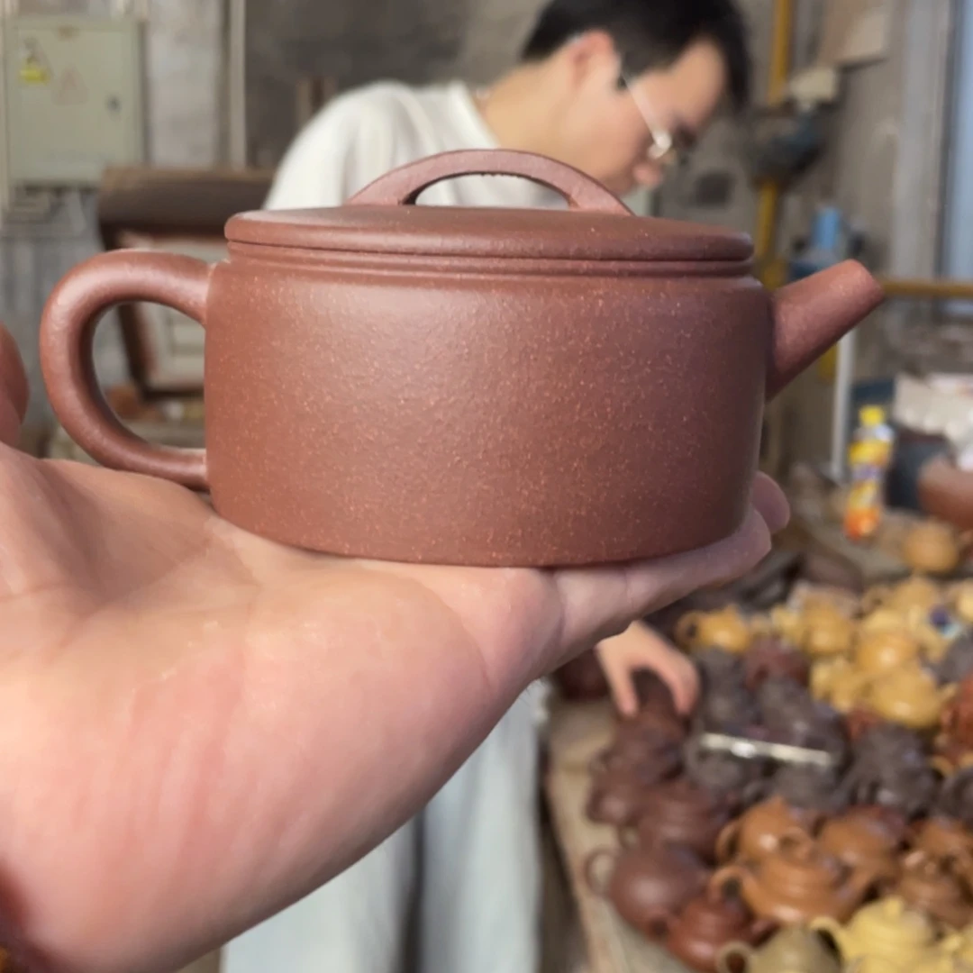 茶壶紫砂LD。 汉瓦。 底槽清。 200CC